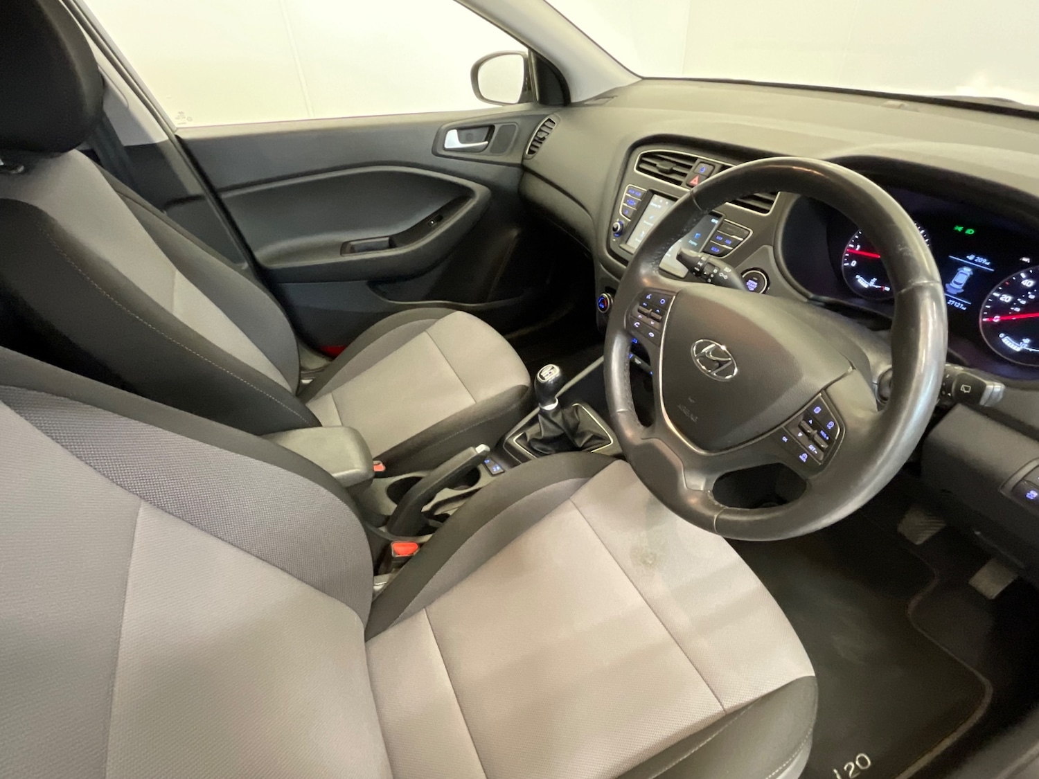 Used Hyundai i20 2019 for sale - 77095386: Photo 40