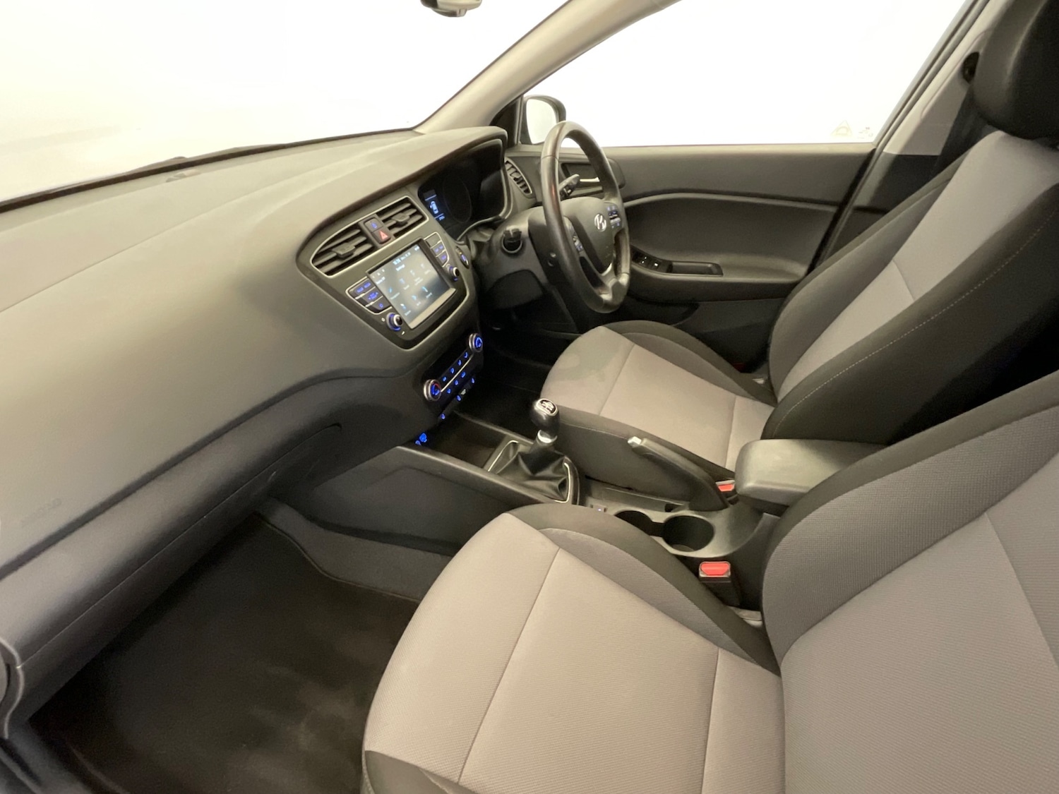 Used Hyundai i20 2019 for sale - 77095386: Photo 9