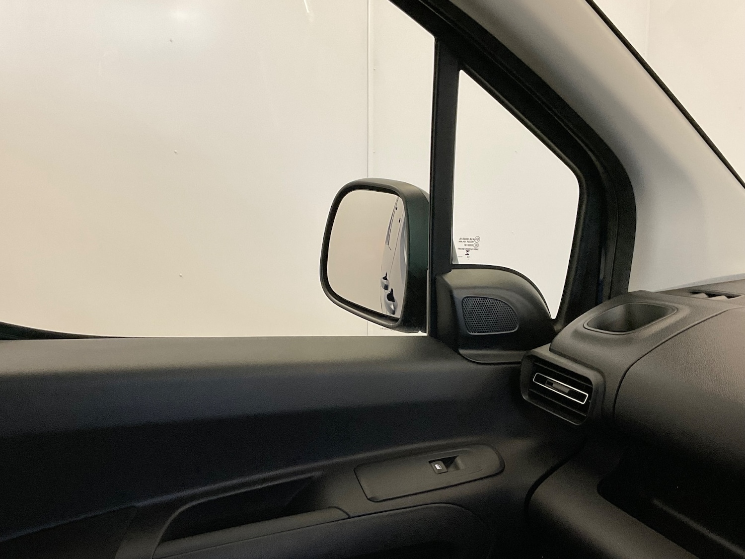 Used Citroen Berlingo 2023 for sale - 77013041: Photo 35