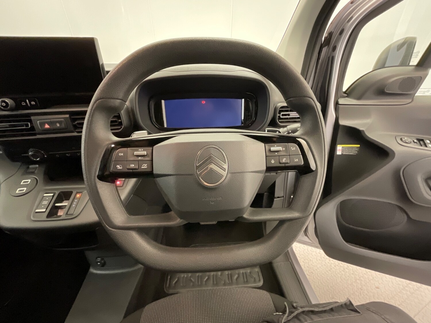 Used Citroen Berlingo 2024 for sale - 76704372: Photo 3