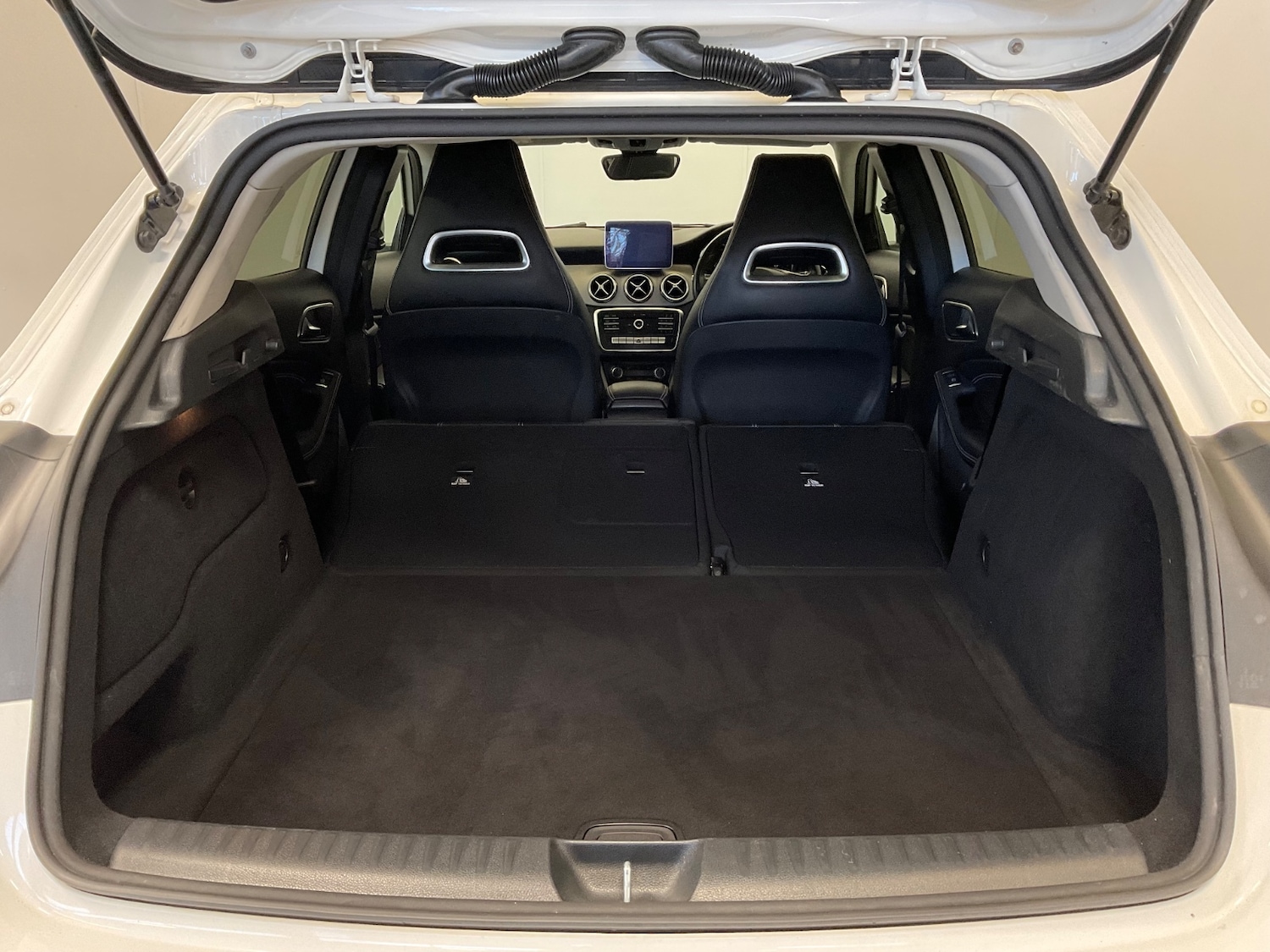 Used Mercedes-Benz GLA 2018 for sale - 77198117: Photo 44