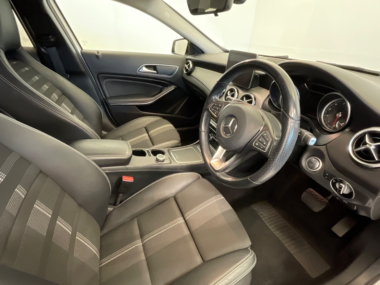 Used Mercedes-Benz GLA 2018 for sale - 76540025: Photo 31