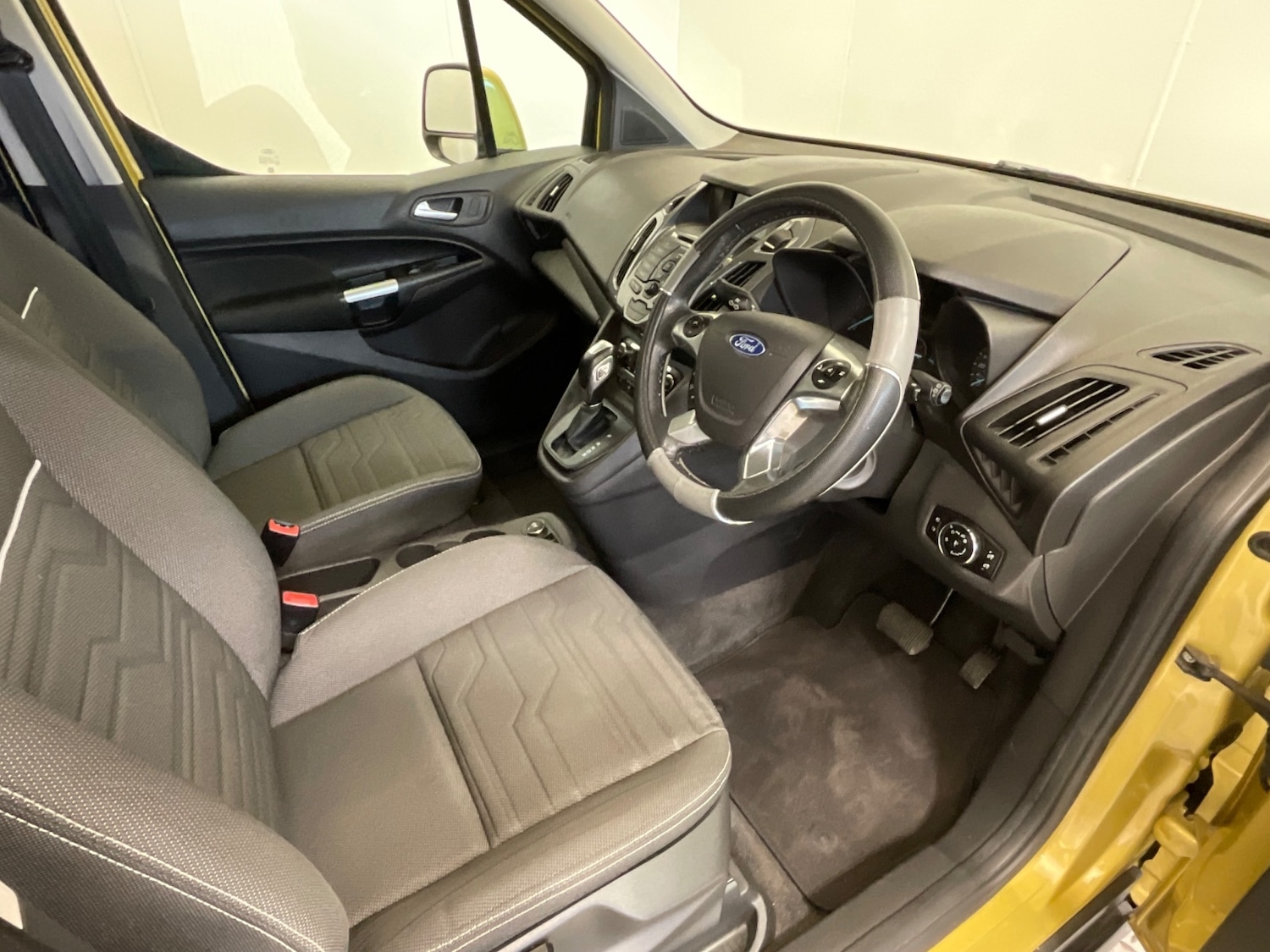 Used Ford Grand Tourneo Connect 2016 for sale - 77791131: Photo 33