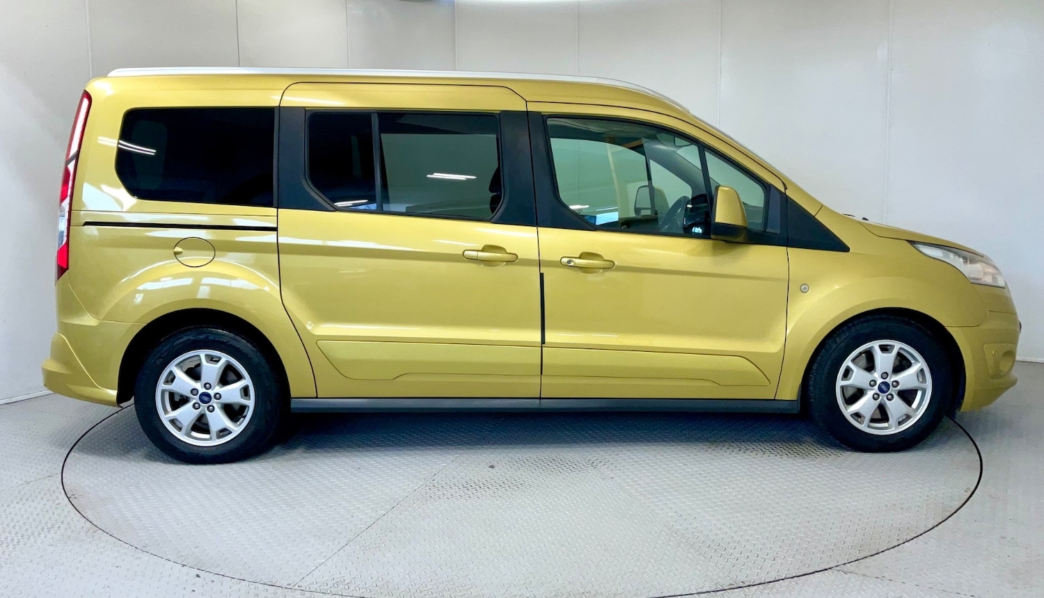 Used Ford Grand Tourneo Connect 2016 for sale - 77791131: Photo 4
