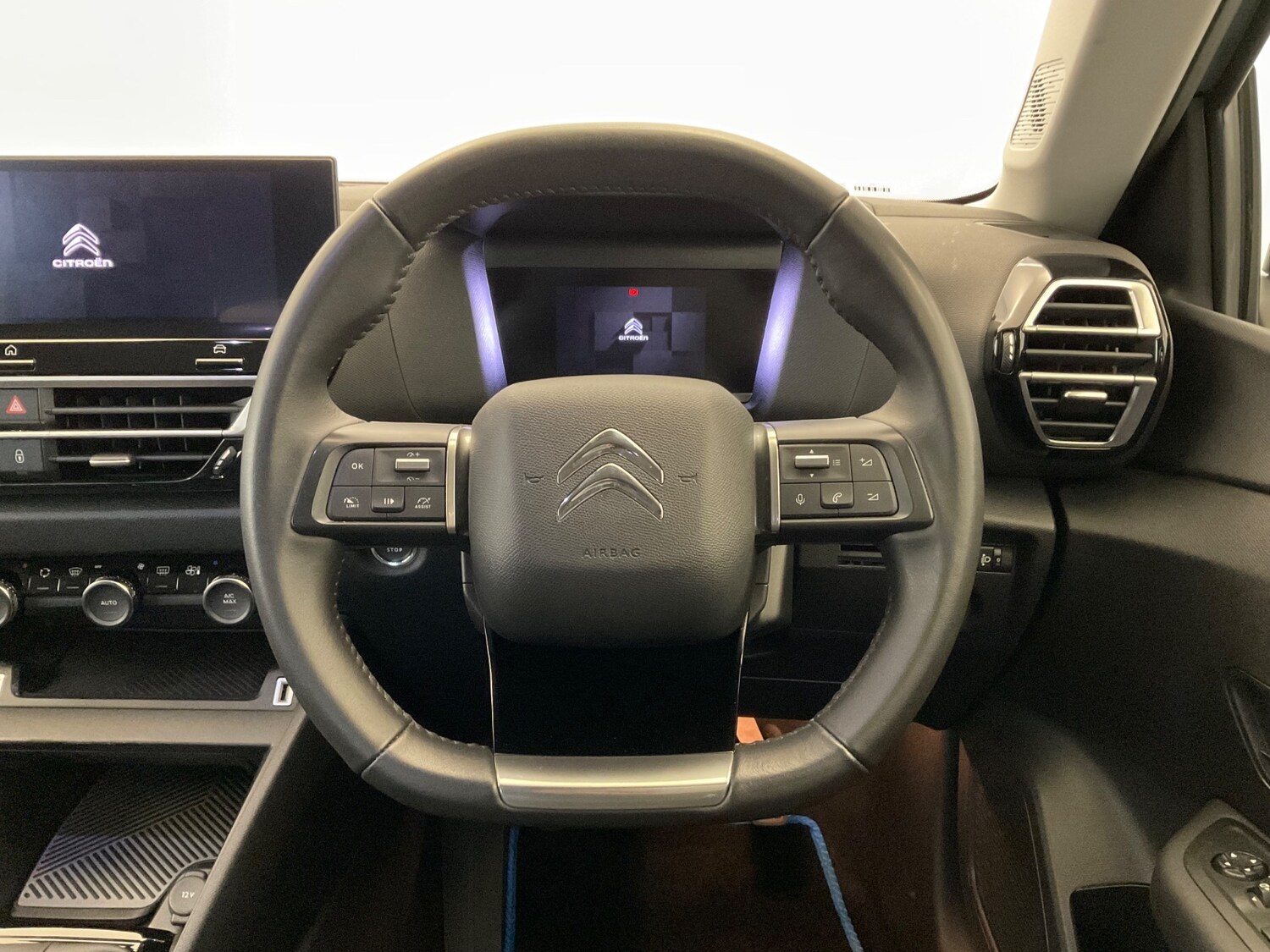 Used Citroen C4 2024 for sale - 76523608: Photo 3