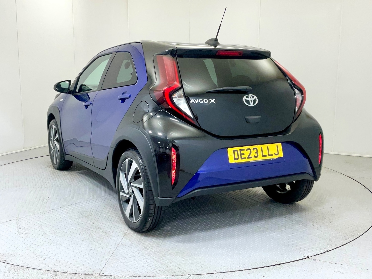 Used Toyota Aygo X 2023 for sale - 76856427: Photo 2