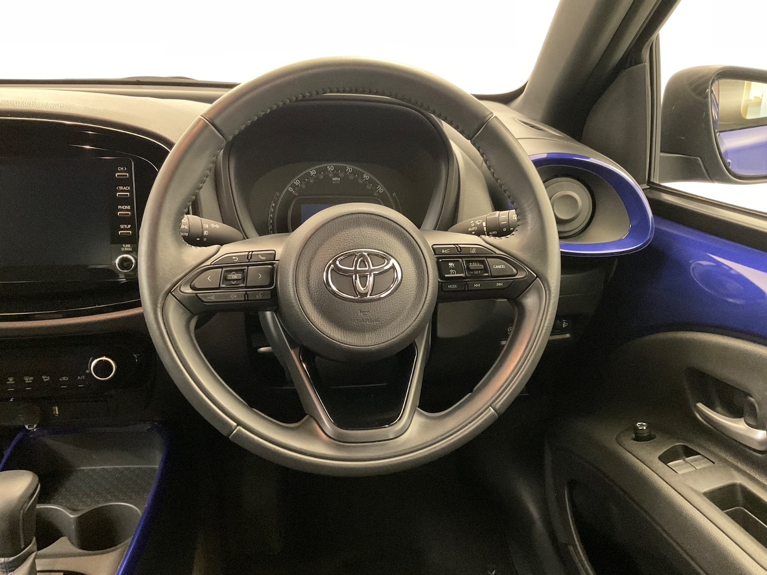 Used Toyota Aygo X 2023 for sale - 76856427: Photo 3