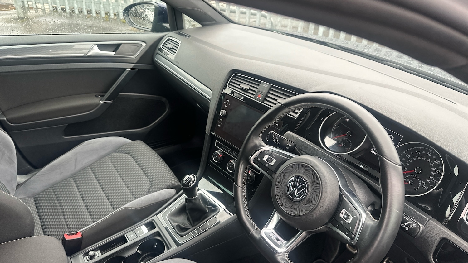 Used Volkswagen Golf 2017 for sale - 76640793: Photo 11