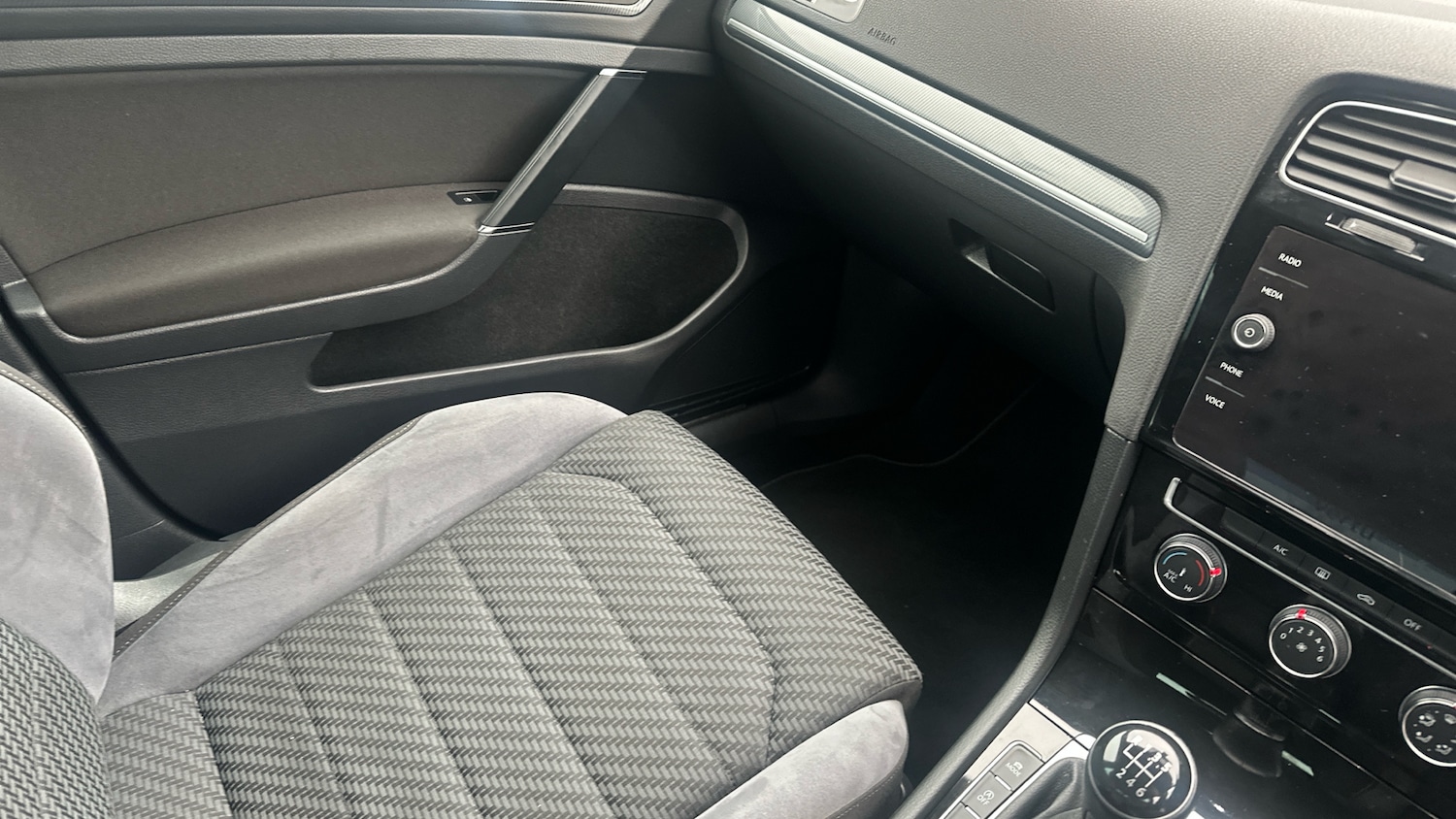 Used Volkswagen Golf 2017 for sale - 76640793: Photo 14