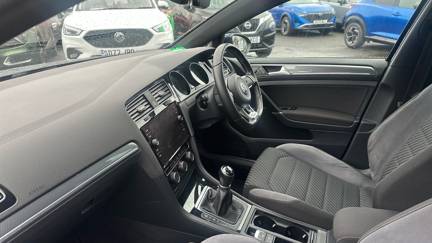 Used Volkswagen Golf 2017 for sale - 76640793: Photo 9