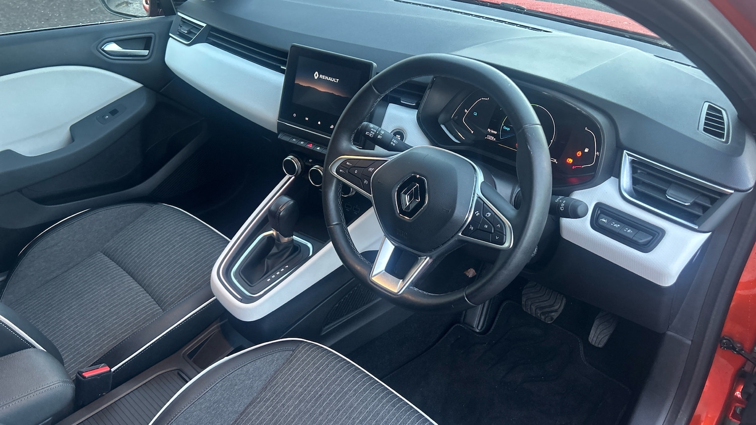 Used Renault Clio 2022 for sale - 76653075: Photo 11