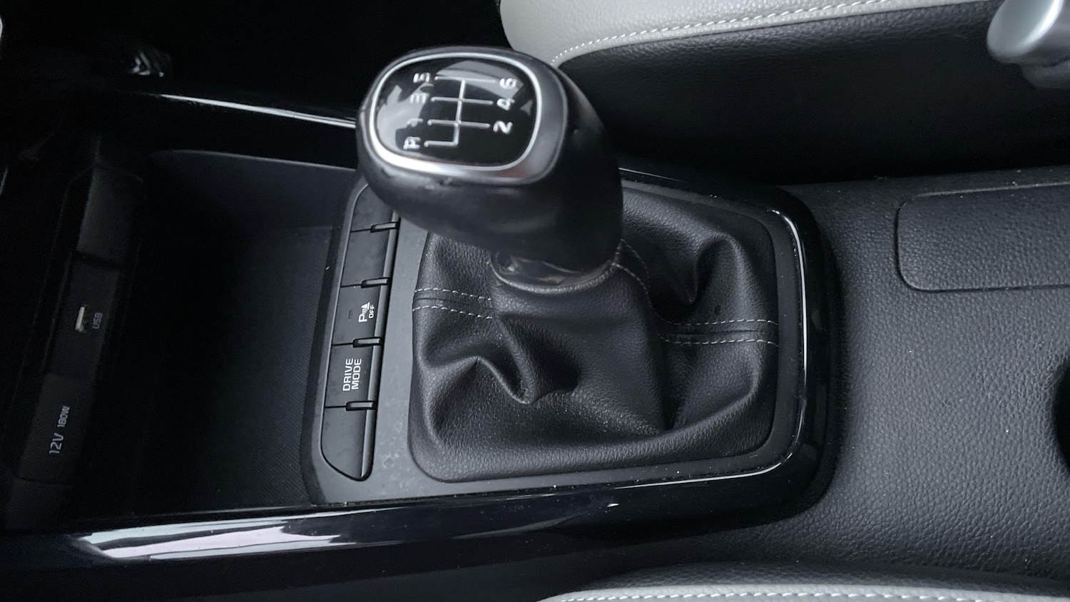 Used Kia Stonic 2021 for sale - 76568358: Photo 13