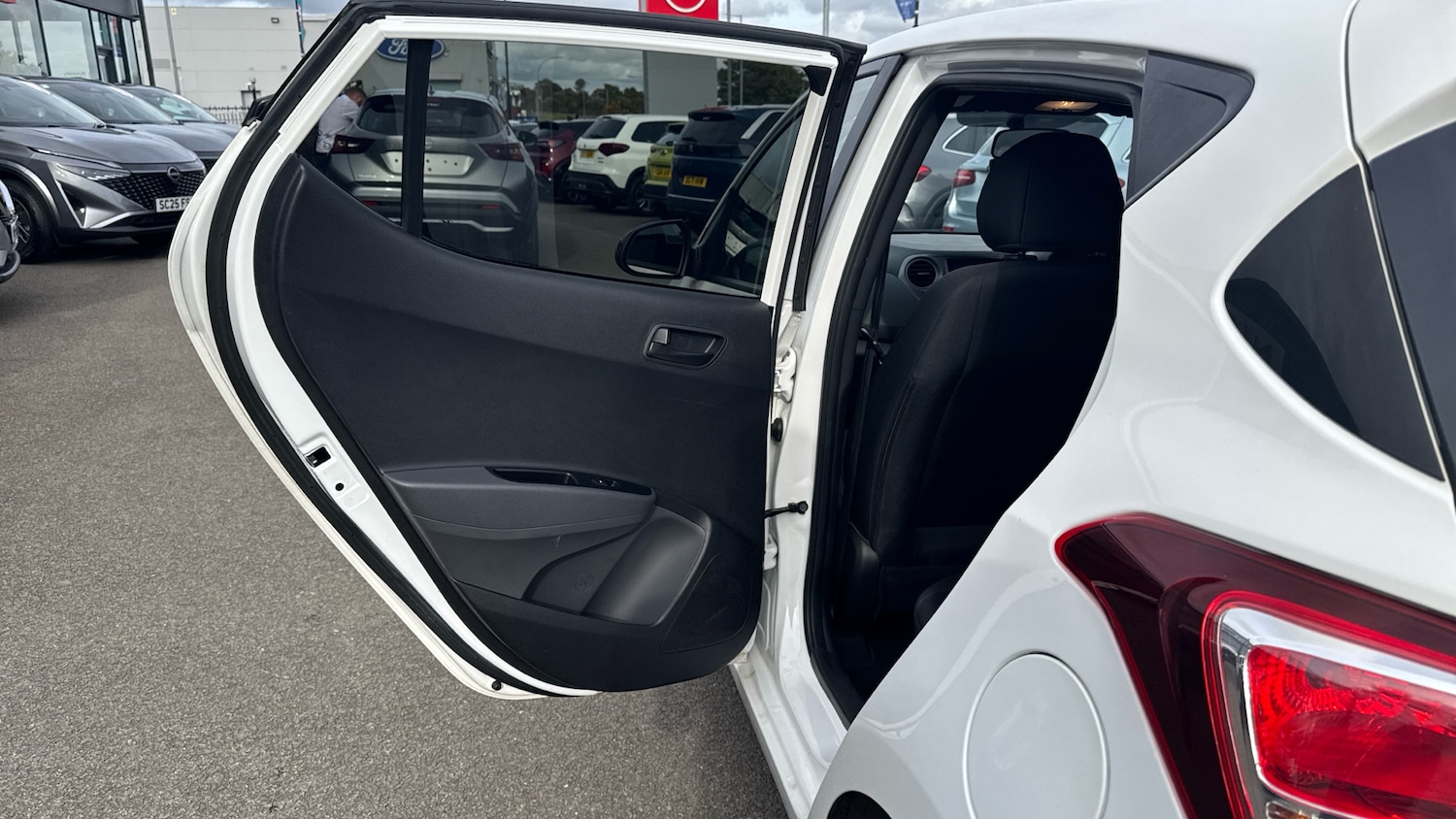 Used Hyundai i10 2018 for sale - 76194739: Photo 34