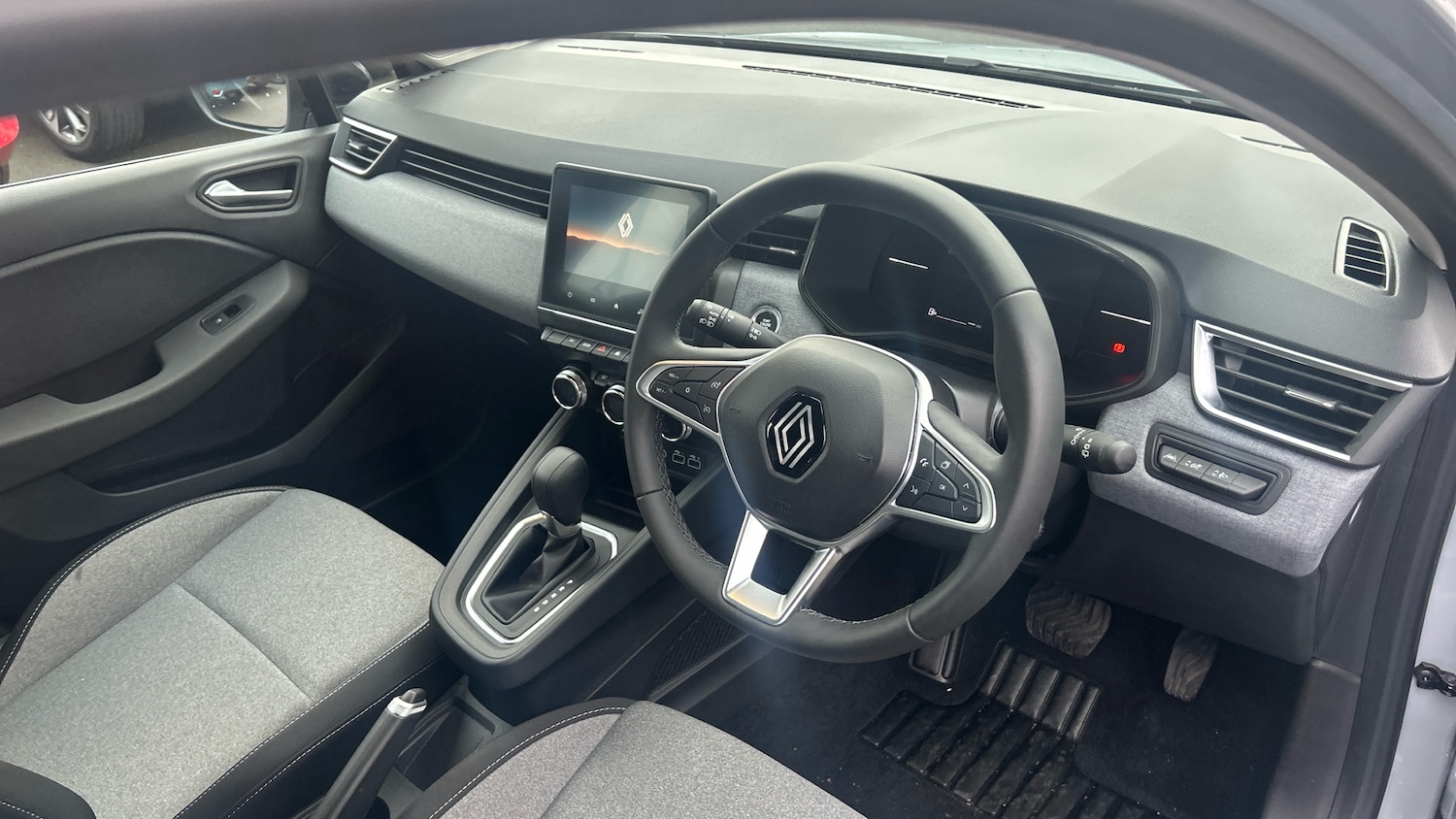 Used Renault Clio 2024 for sale - 77004264: Photo 11