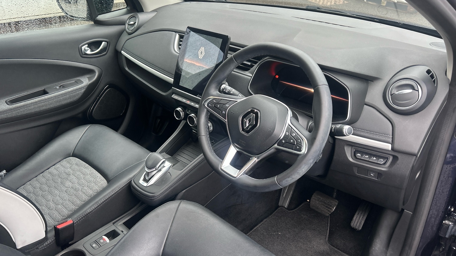 Used Renault Zoe 2021 for sale - 76892882: Photo 11