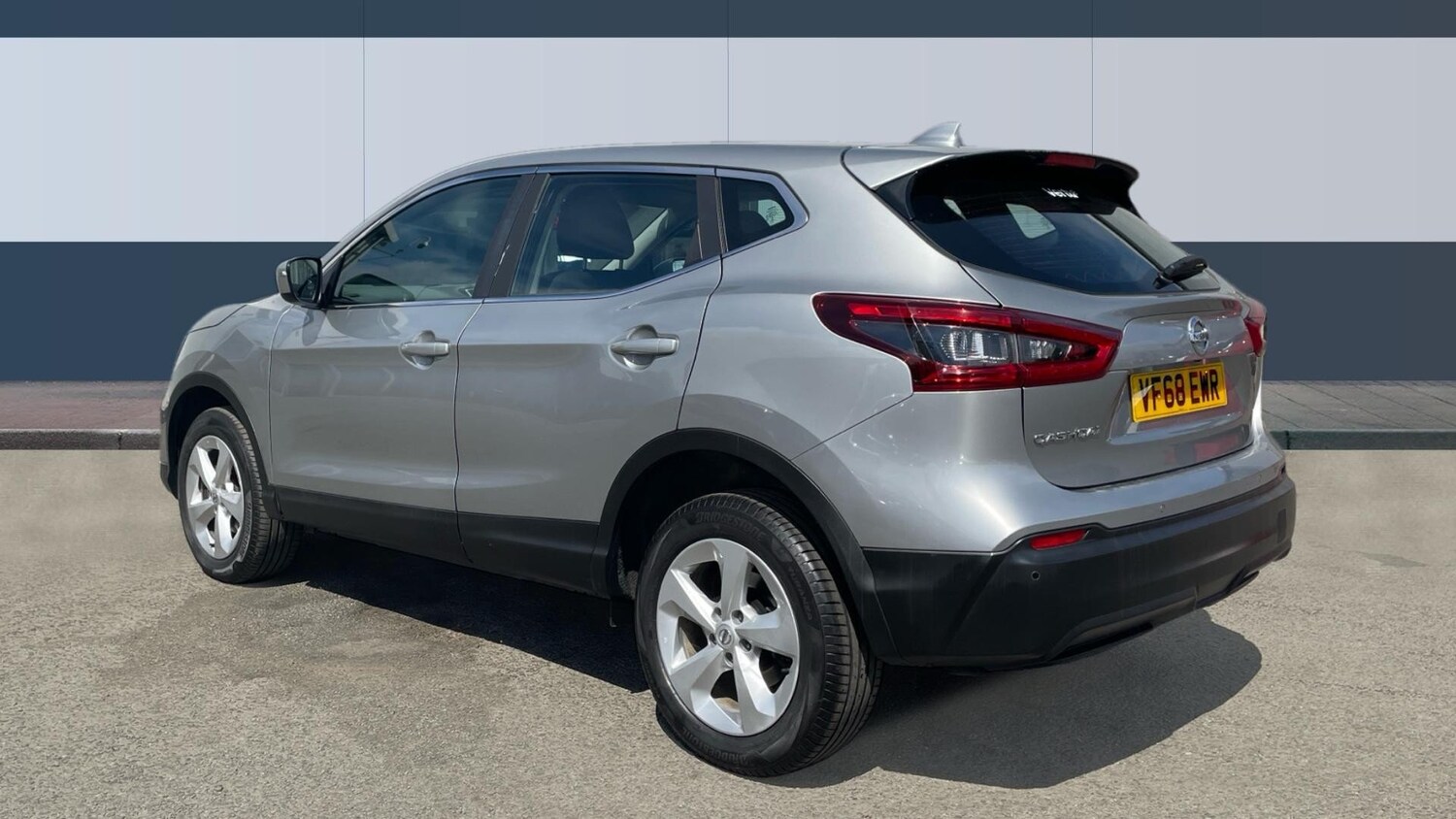 2019 Nissan Qashqai 1.3 DiG-T Acenta Premium 5dr Petrol Hatchback Hatchback Petr - Picture 2 of 24