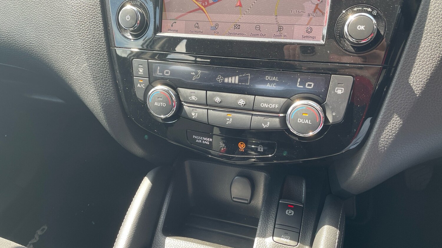 2019 Nissan Qashqai 1.3 DiG-T Acenta Premium 5dr Petrol Hatchback Hatchback Petr - Picture 22 of 24