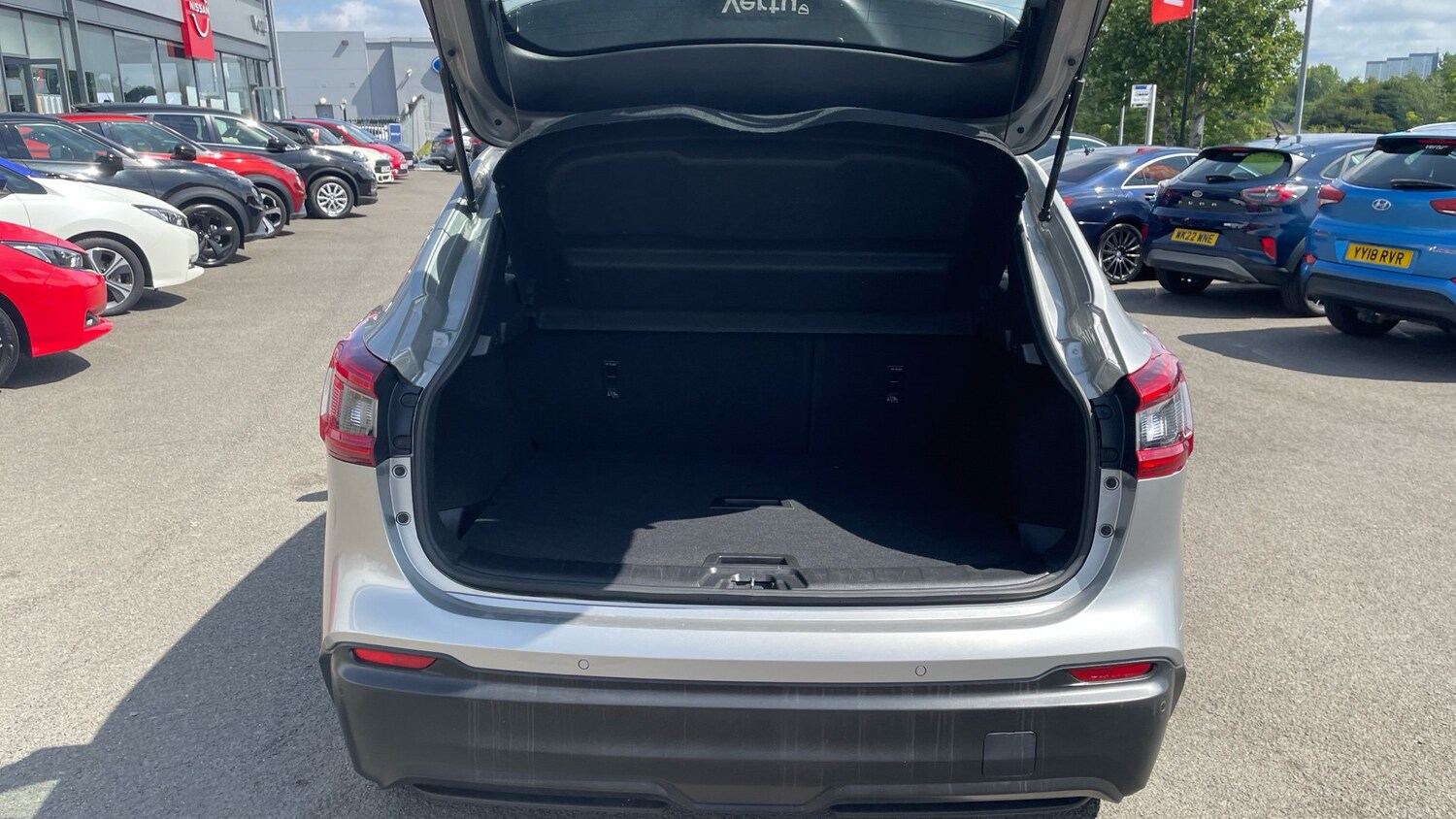 2019 Nissan Qashqai 1.3 DiG-T Acenta Premium 5dr Petrol Hatchback Hatchback Petr - Picture 4 of 24
