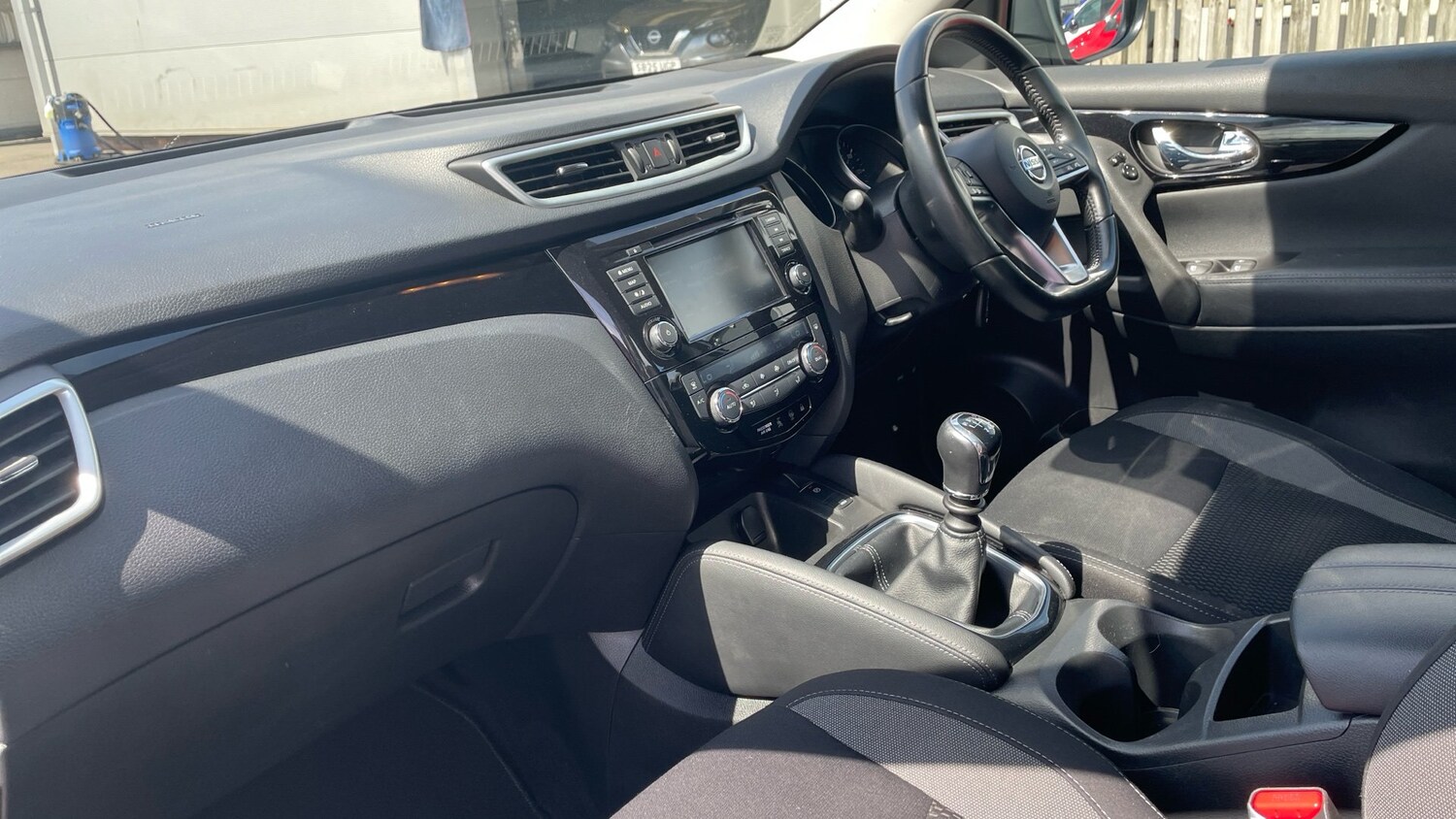 2019 Nissan Qashqai 1.3 DiG-T Acenta Premium 5dr Petrol Hatchback Hatchback Petr - Picture 9 of 24
