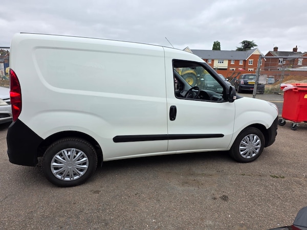 Used Vauxhall Combo 2018 for sale - 75604740: Photo 1
