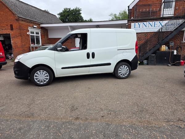 Used Vauxhall Combo 2018 for sale - 75604740: Photo 2