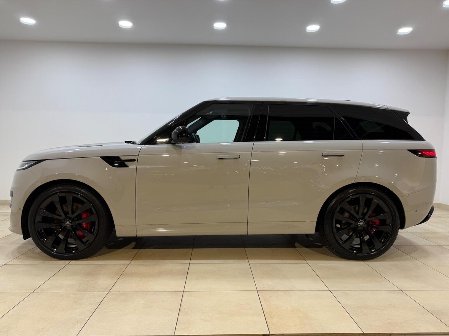 Used Land Rover Range Rover Sport 2023 for sale - 77551383: Photo 4