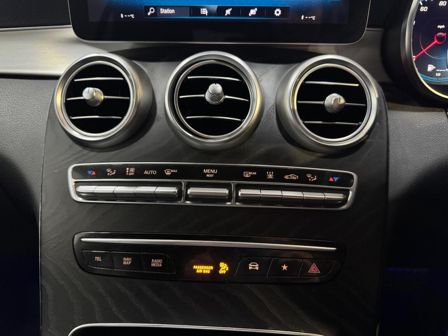 Used Mercedes-Benz GLC 2021 for sale - 77548200: Photo 17