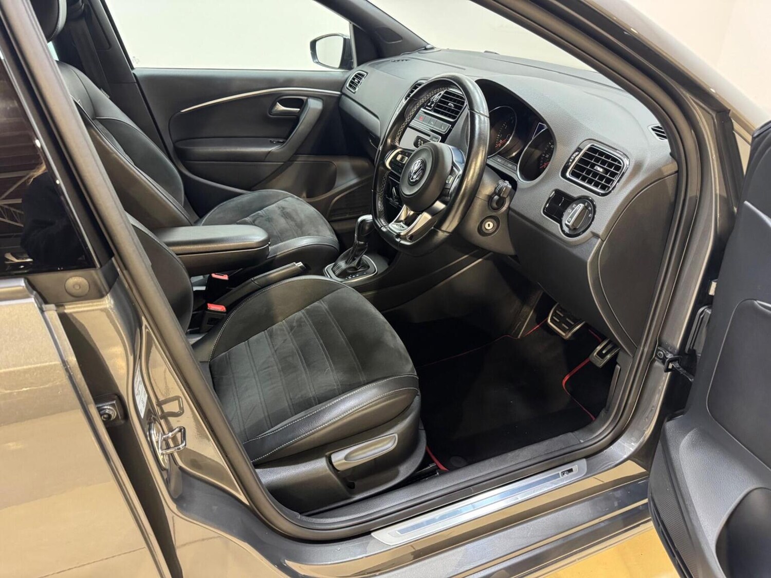 Used Volkswagen Polo 2017 for sale - 77551365: Photo 9