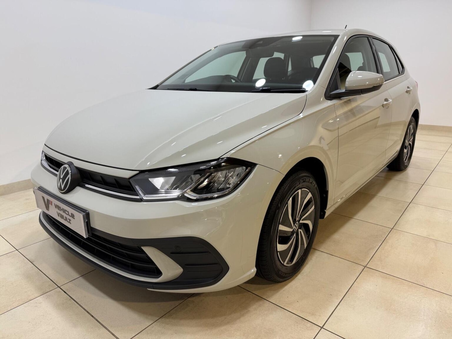 Used Volkswagen Polo 2023 for sale - 77548303: Photo 2