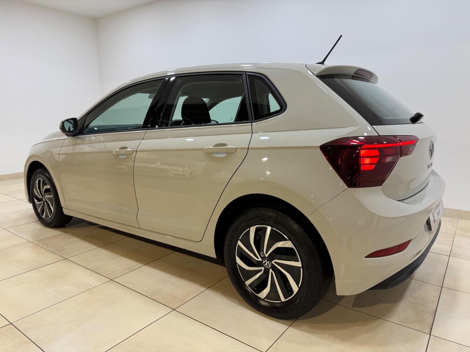 Used Volkswagen Polo 2023 for sale - 77548303: Photo 3