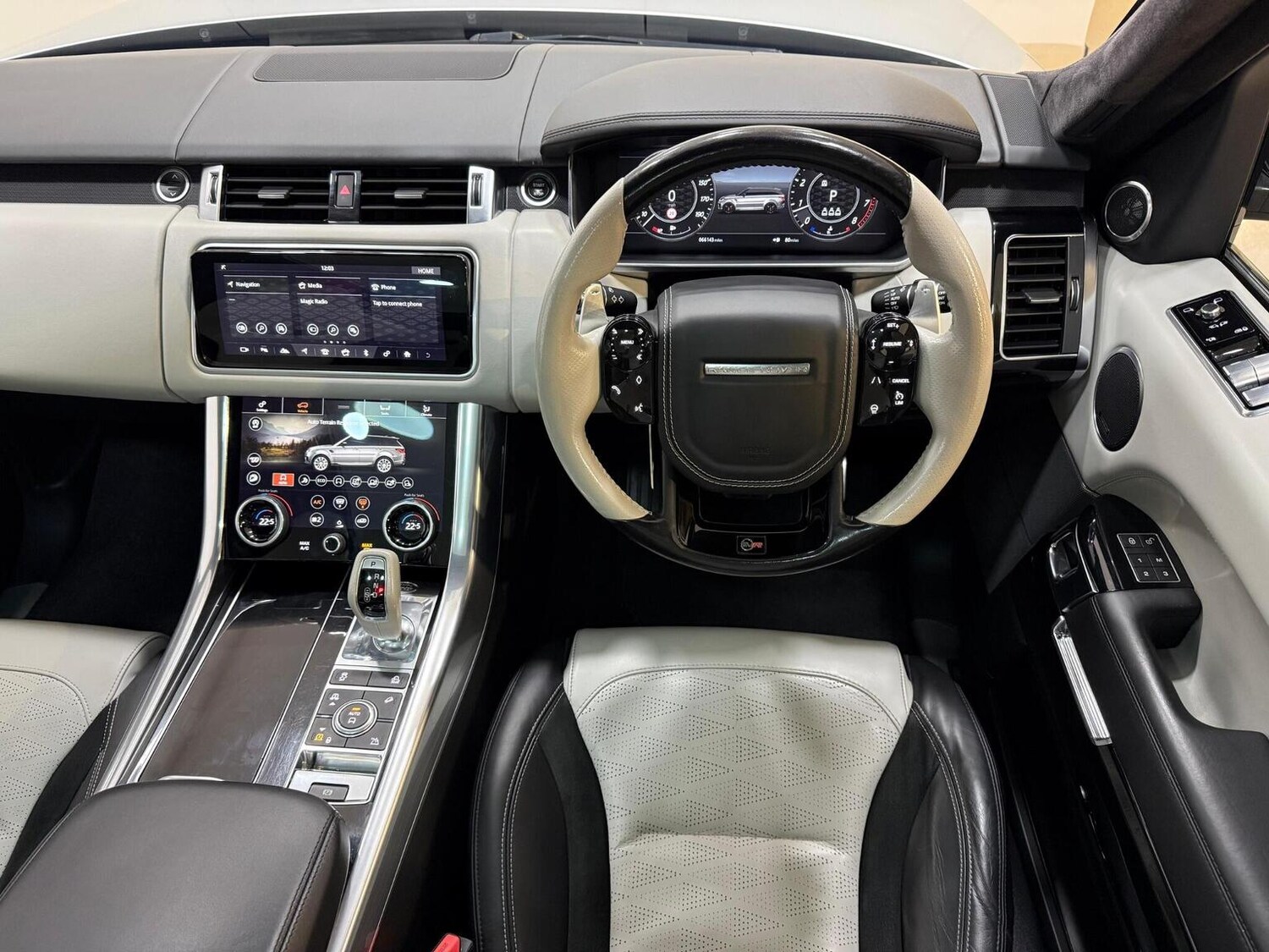 Used Land Rover Range Rover Sport 2018 for sale - 77675638: Photo 11