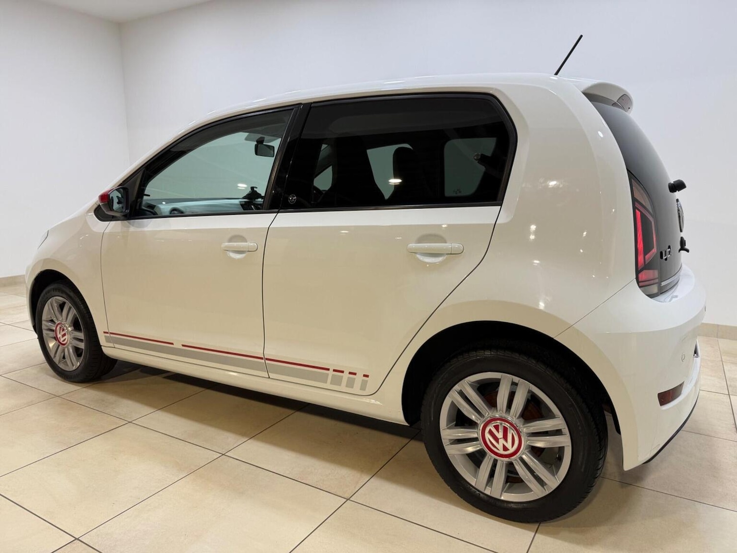 Used Volkswagen up! 2018 for sale - 77551385: Photo 3