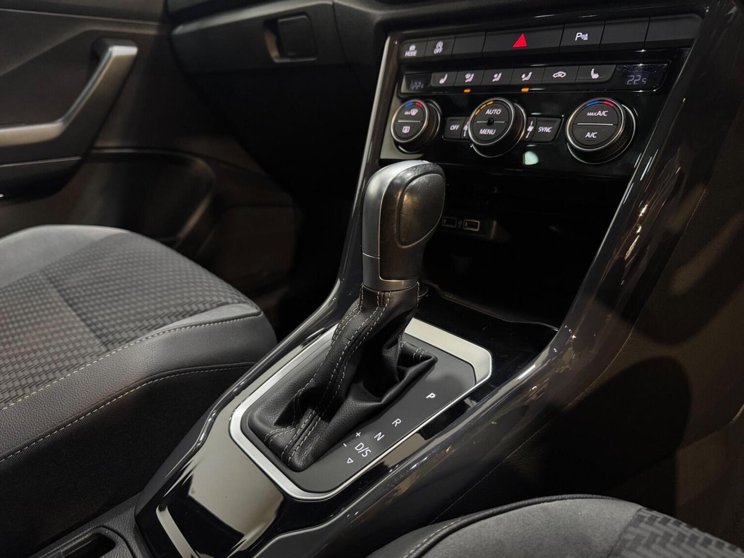 Used Volkswagen T-Roc 2019 for sale - 77551386: Photo 27