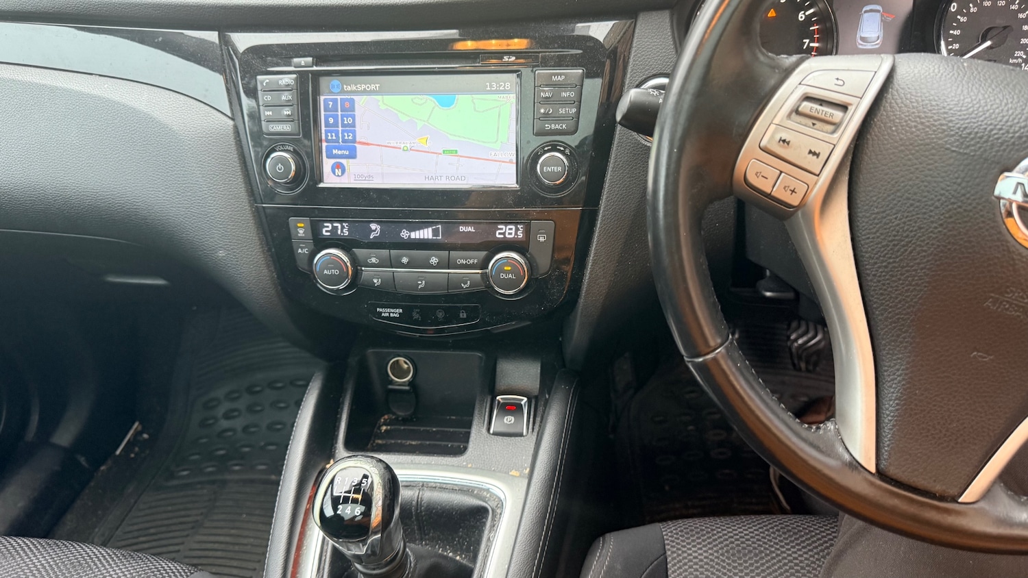 Used Nissan Qashqai 2015 for sale - 77247450: Photo 15