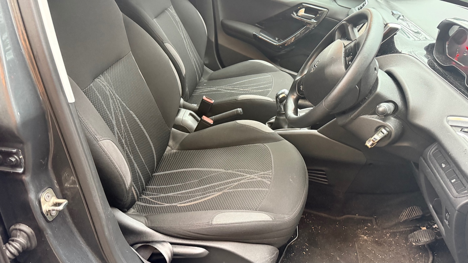 Used Peugeot 208 2013 for sale - 77240725: Photo 5