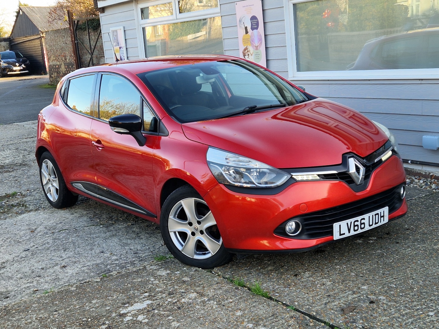 Used Renault Clio 2016 for sale - 76603114: Photo 1