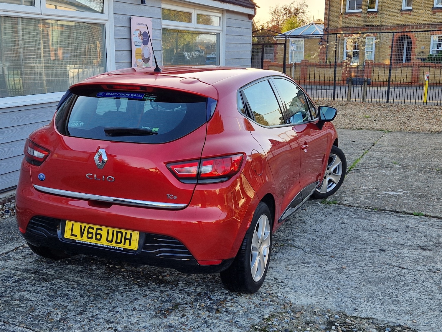 Used Renault Clio 2016 for sale - 76603114: Photo 10