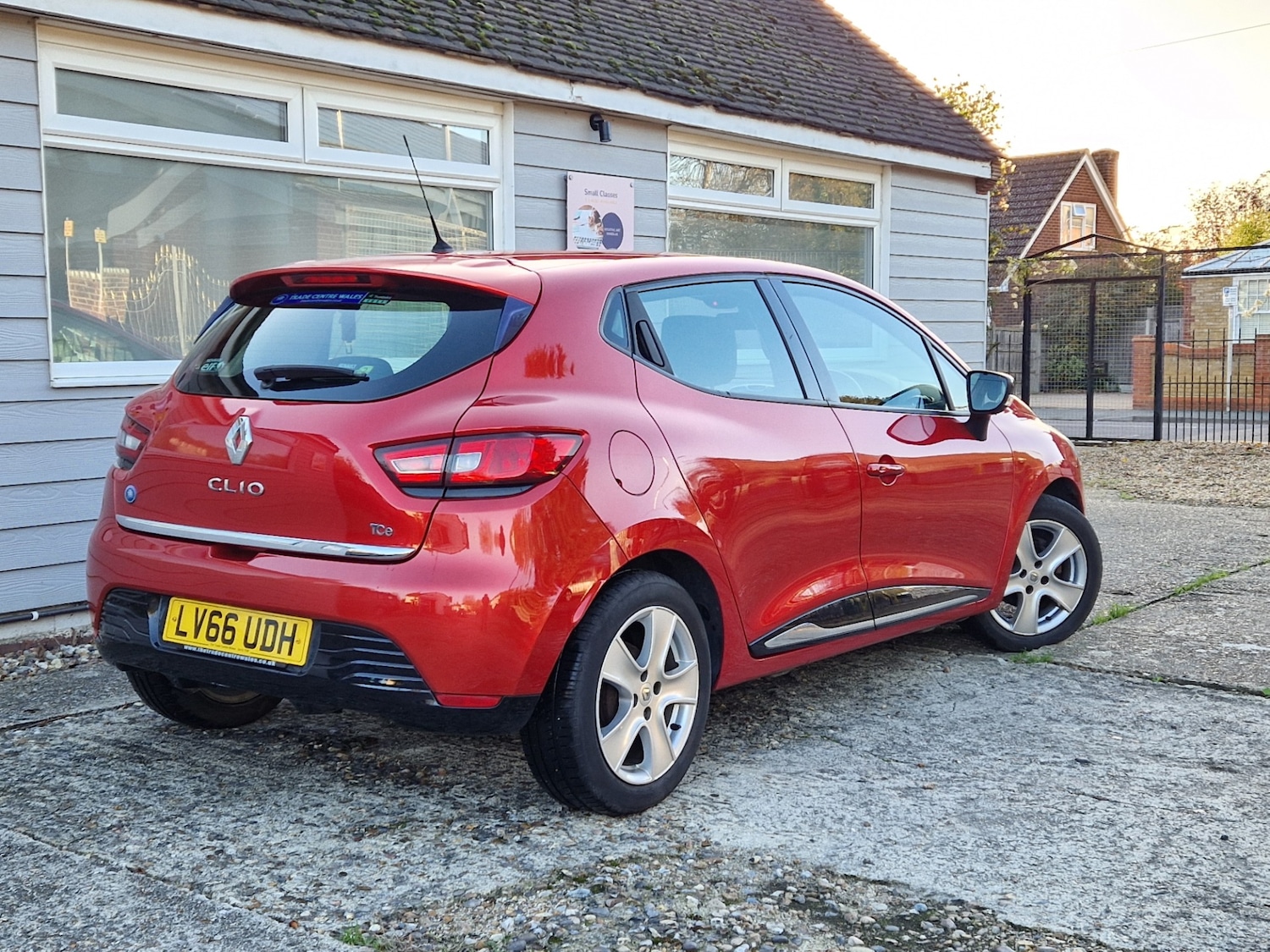 Used Renault Clio 2016 for sale - 76603114: Photo 11