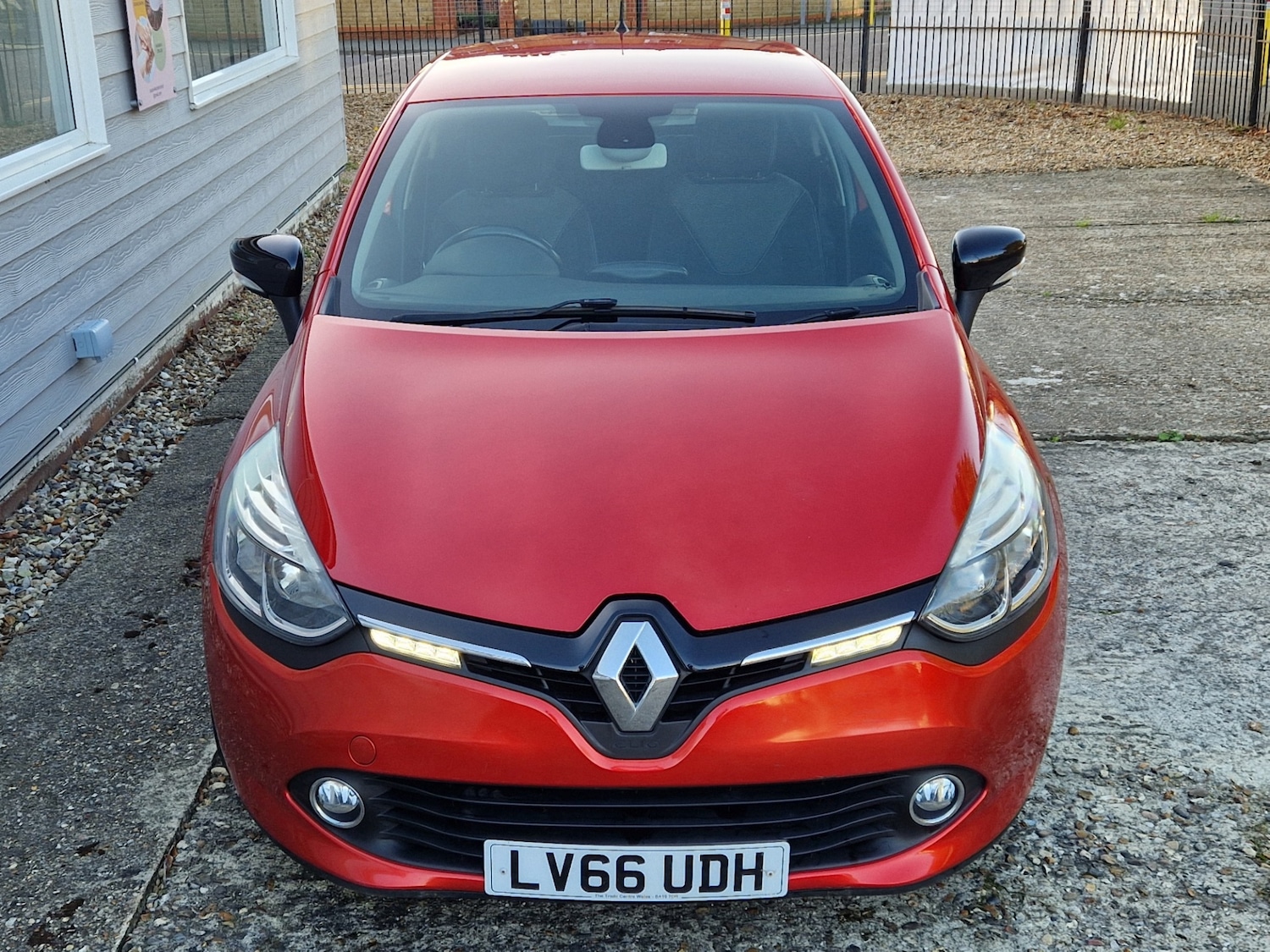 Used Renault Clio 2016 for sale - 76603114: Photo 2