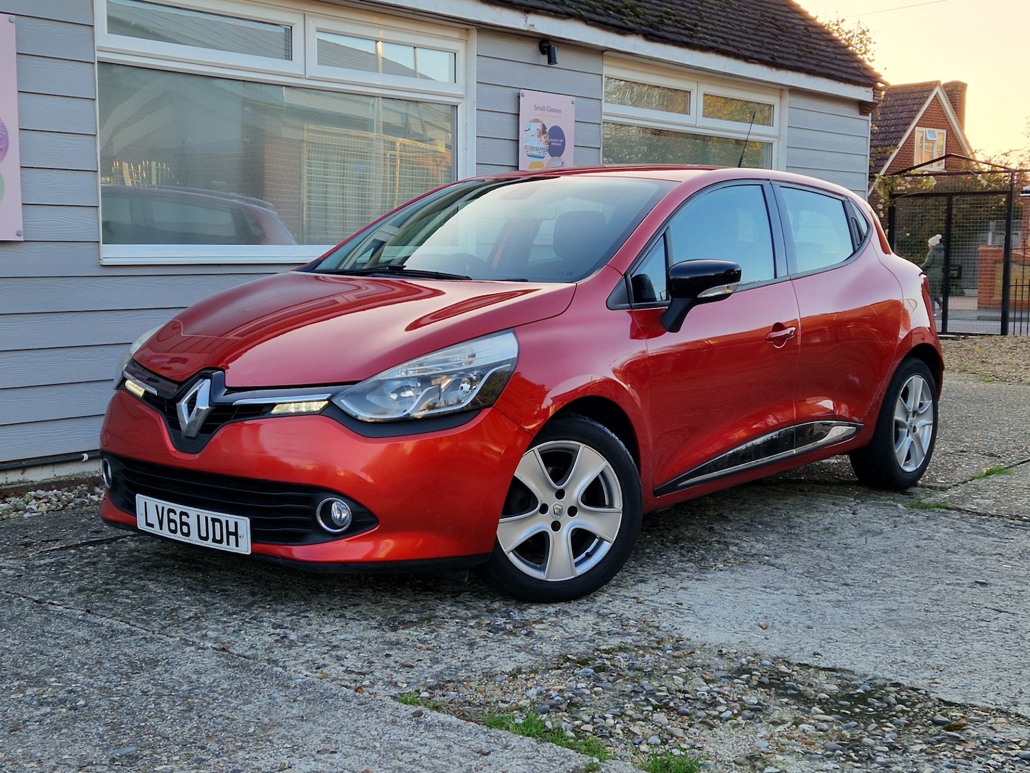 Used Renault Clio 2016 for sale - 76603114: Photo 3