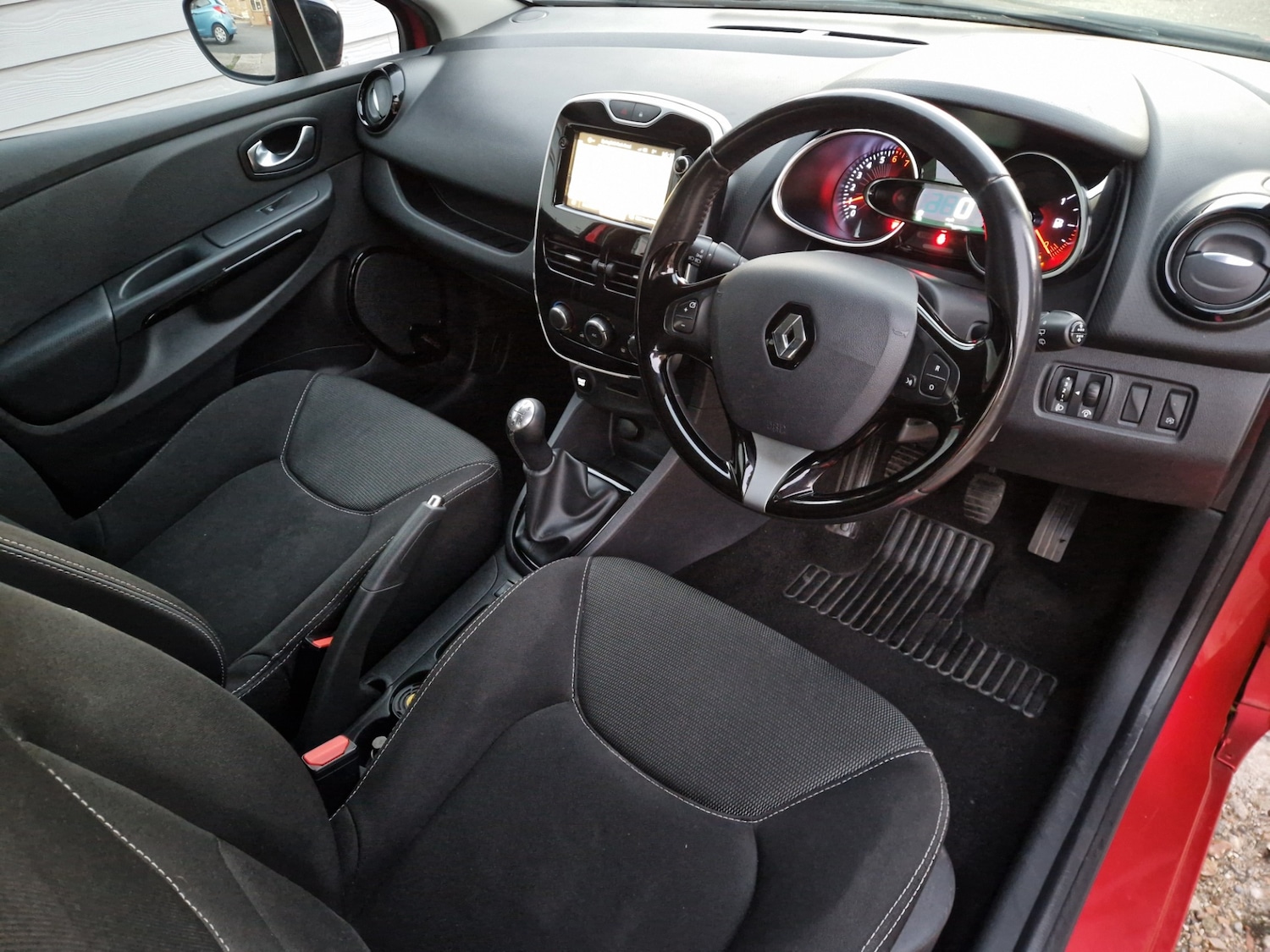 Used Renault Clio 2016 for sale - 76603114: Photo 4