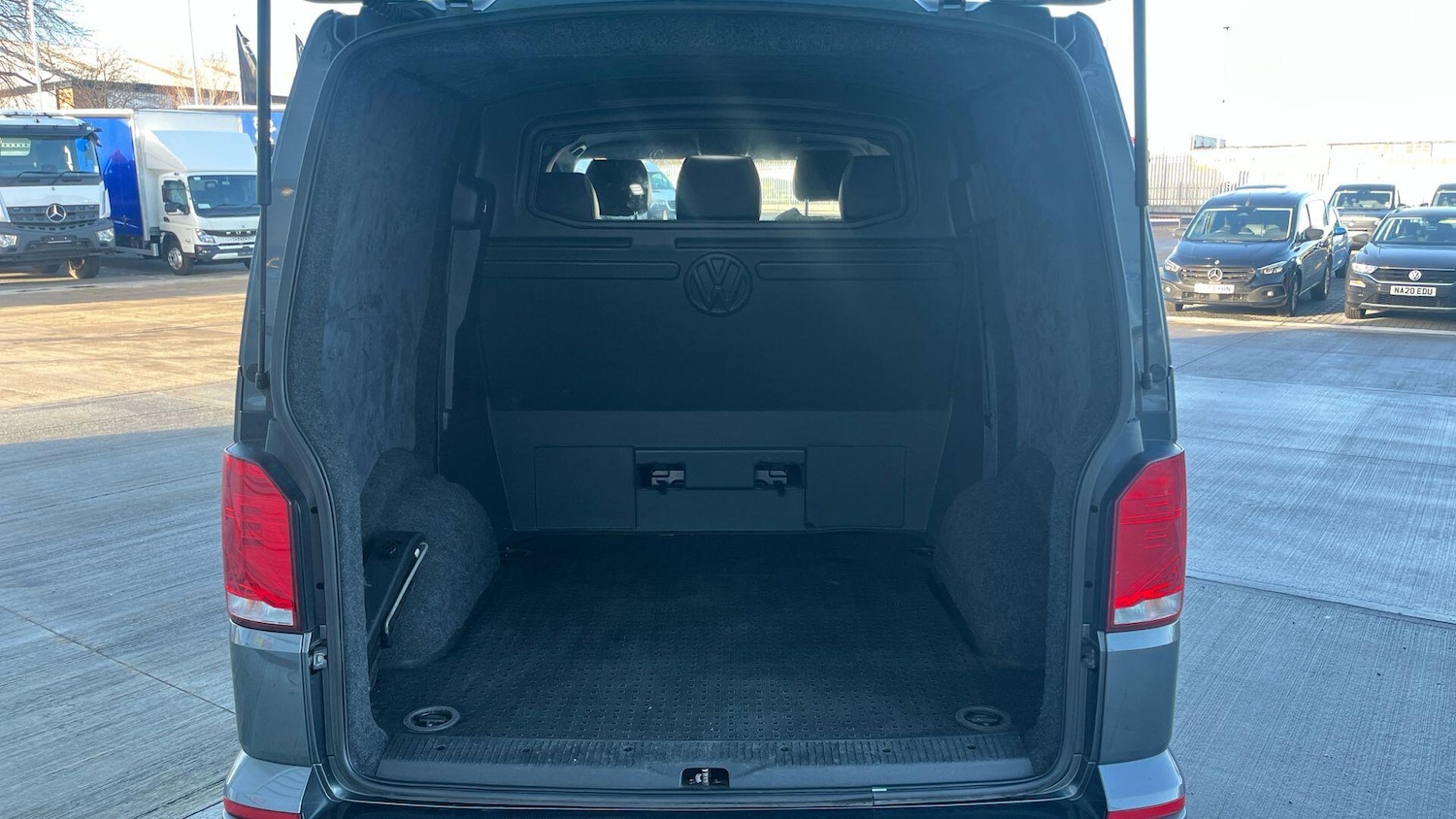 Used Volkswagen Transporter 2020 for sale - 76823848: Photo 20