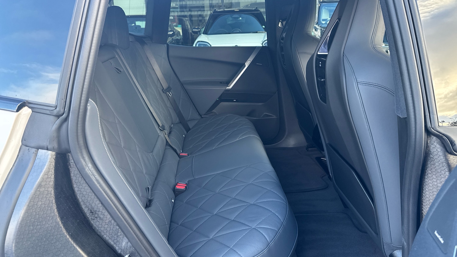 Used BMW iX 2025 for sale - 77068959: Photo 12