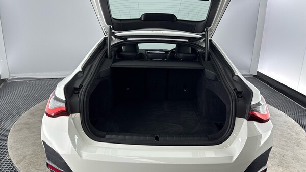 Used BMW i4 2022 for sale - 76253885: Photo 13