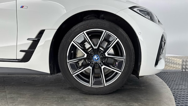 Used BMW i4 2022 for sale - 76253885: Photo 14