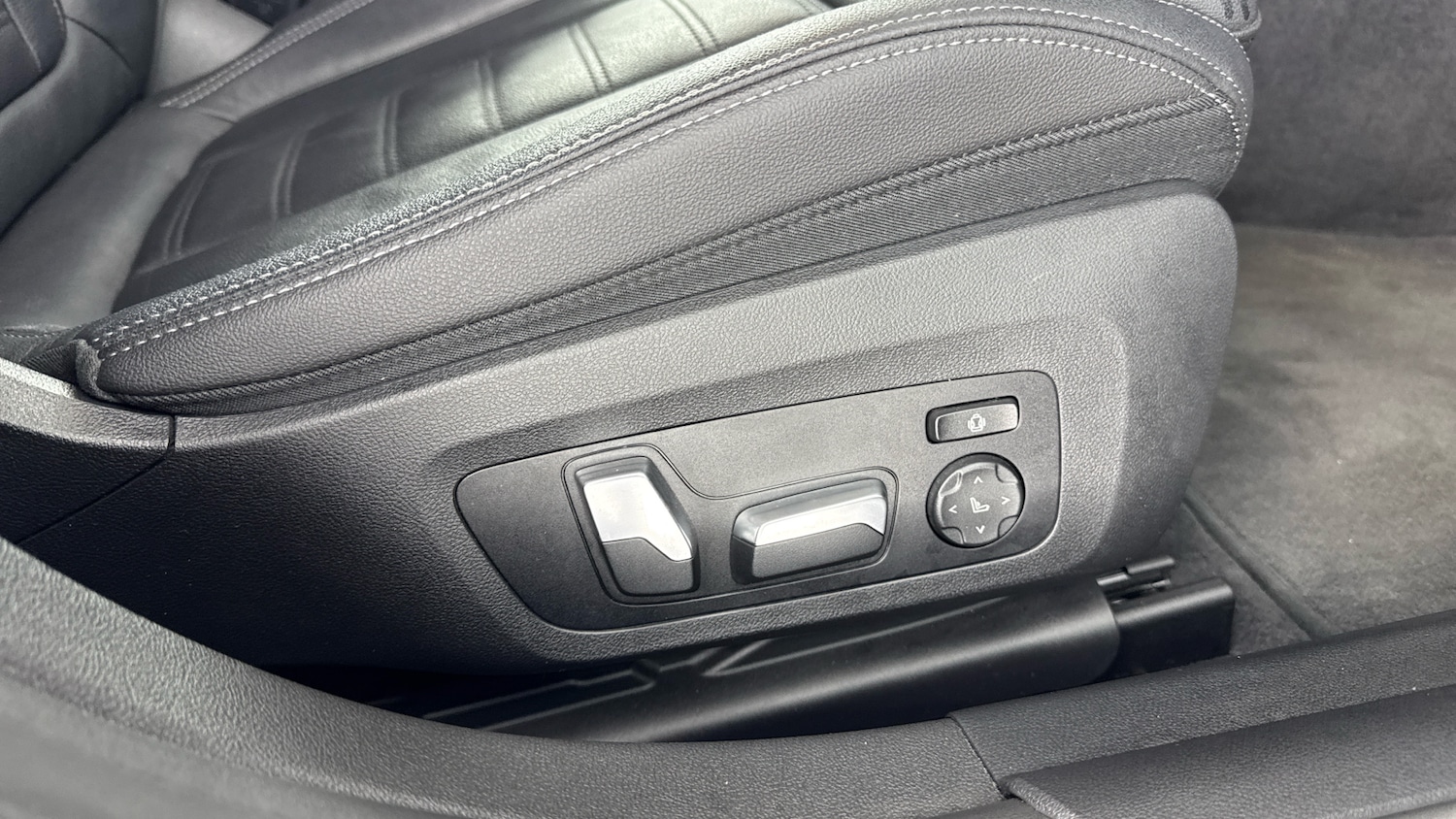 Used BMW i4 2023 for sale - 77581911: Photo 19