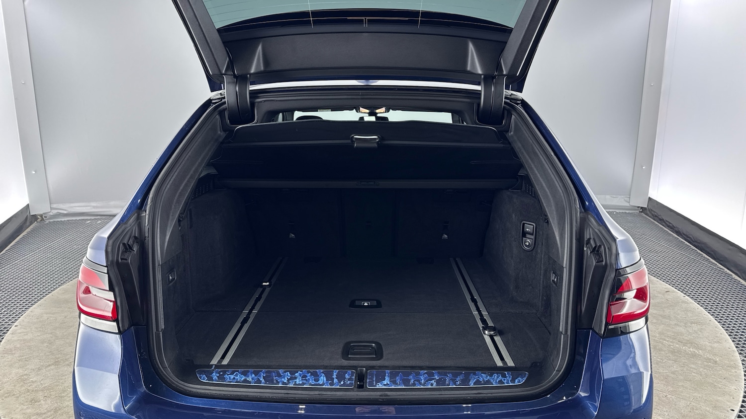 Used BMW 5 Series 2023 for sale - 77518945: Photo 13