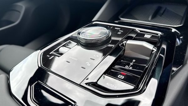 Used BMW 5 Series 2025 for sale - 76115792: Photo 19