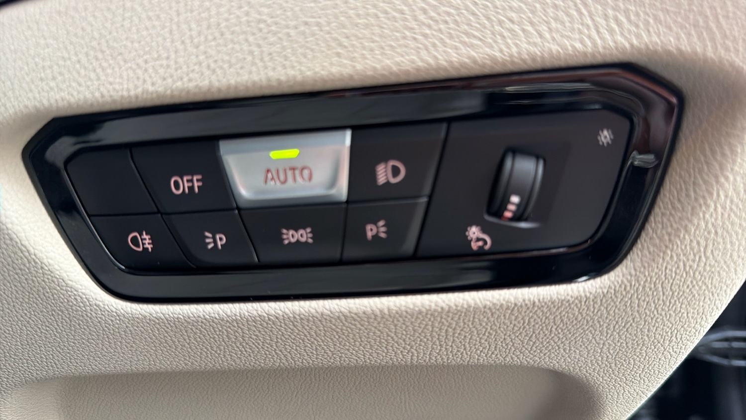 Used BMW 3 Series 2025 for sale - 77061536: Photo 46