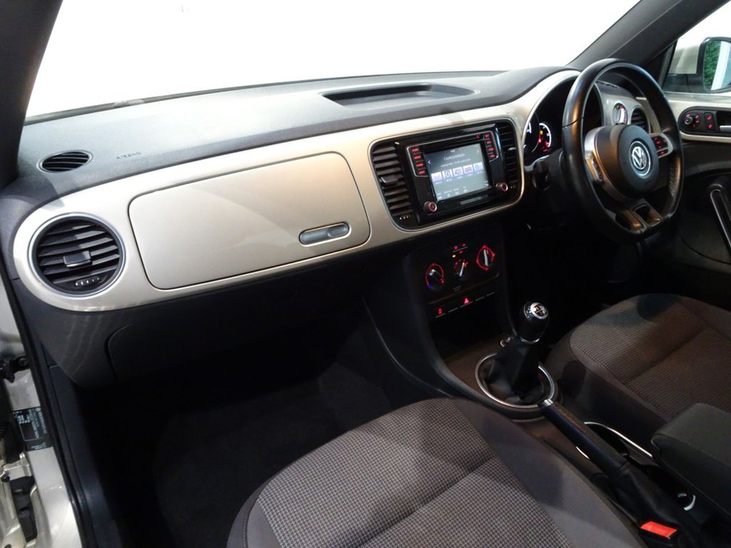 Used Volkswagen Beetle 2016 for sale - 77249809: Photo 31